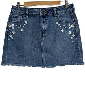 LOTTIE MOSS DENIM JEAN‎ DAISY EMBROIDERED RAW HEM WOMEN’S SKIRT SIZE 27
